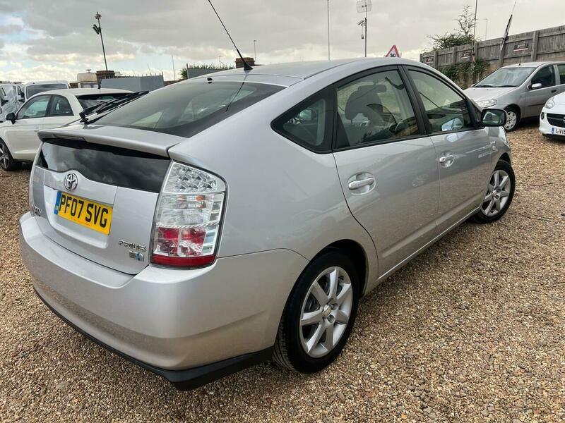 Toyota Prius 1.5 T Spirit Cvt Silver #2