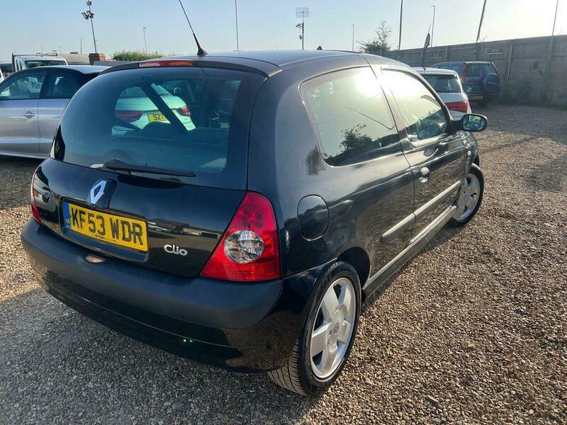 Renault Clio 1.4 16V Expression Black #4