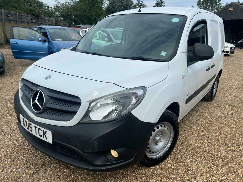 Mercedes-Benz G Class 1.5 109 Cdi Blueefficiency White #3