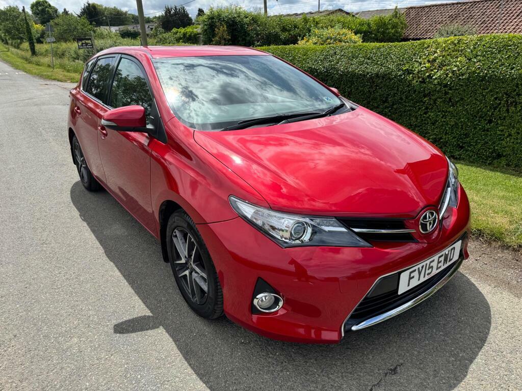 Toyota Auris 1.6 V-matic Icon Plus Multidrive S Euro 5 FY15EWD Red