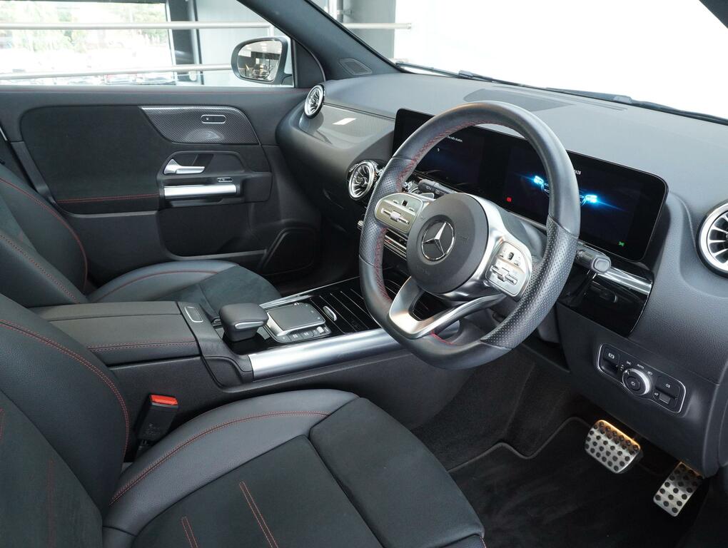 Mercedes-Benz GLA Class 1.3 Gla180 Amg Line Premium Plus Suv KSZ4852 White #3