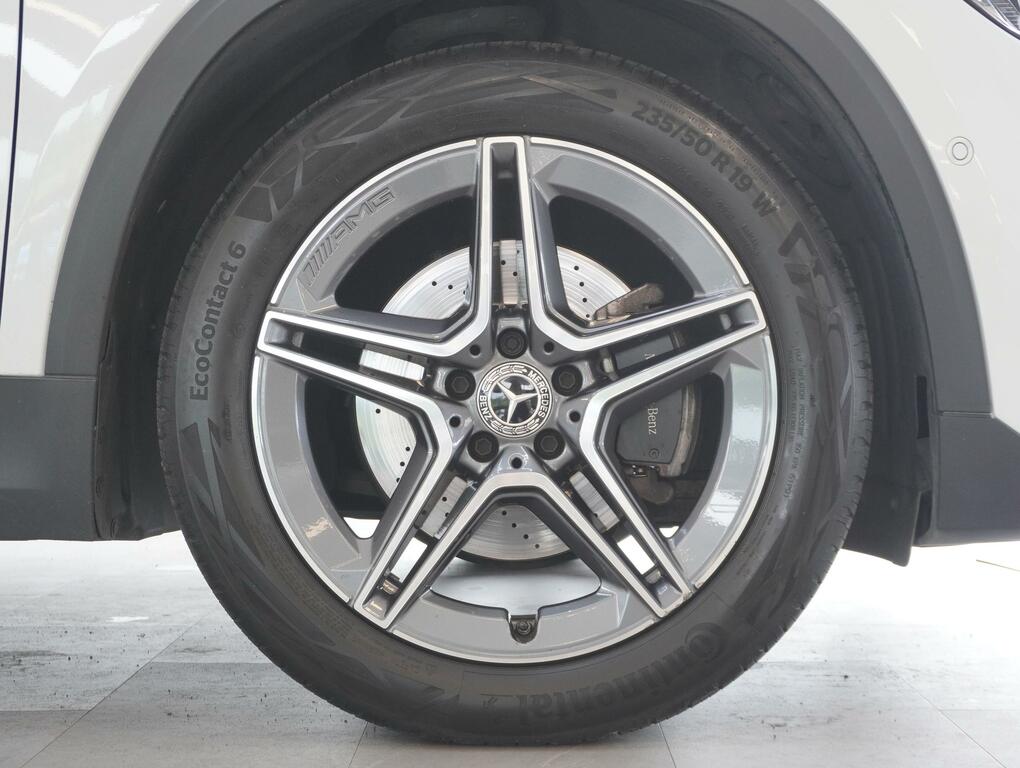 Mercedes-Benz GLA Class 1.3 Gla180 Amg Line Premium Plus Suv KSZ4852 White #2