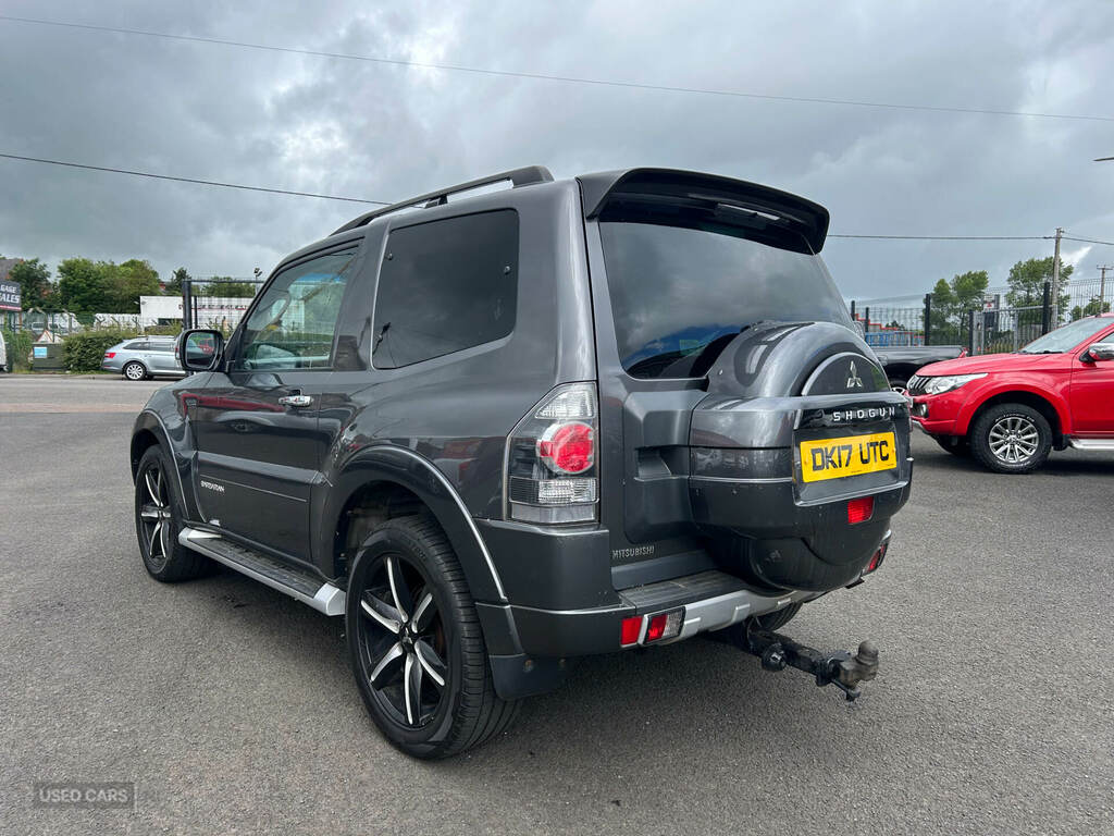Mitsubishi Shogun Sg2 White #8
