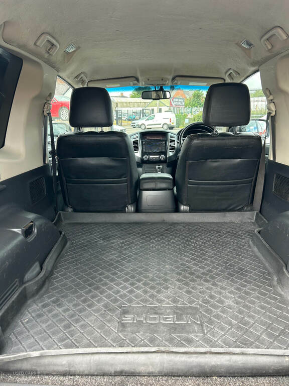 Mitsubishi Shogun Sg2 White #14