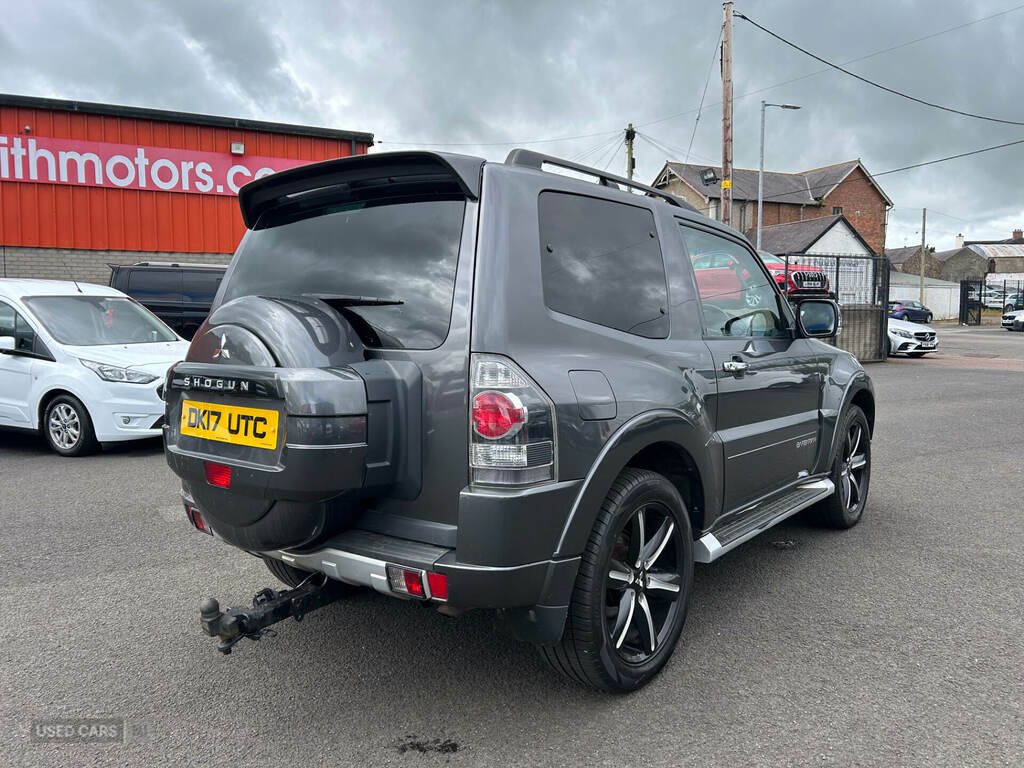 Mitsubishi Shogun Sg2 White #10