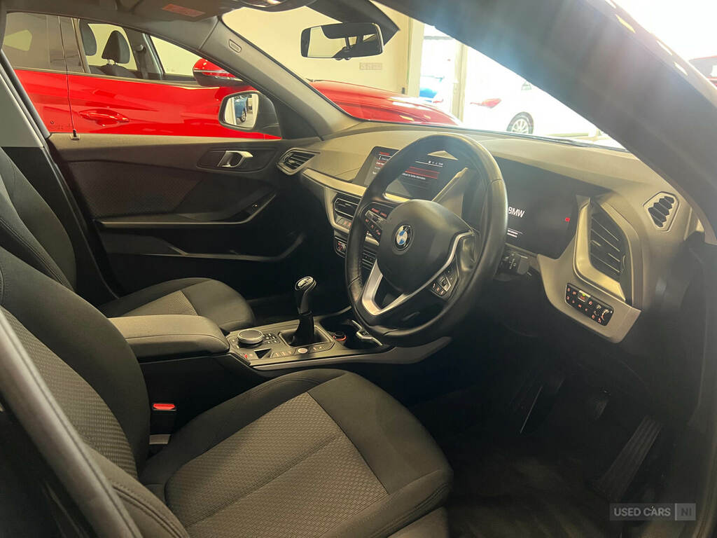 BMW 1 Series 2L M Sport White #8