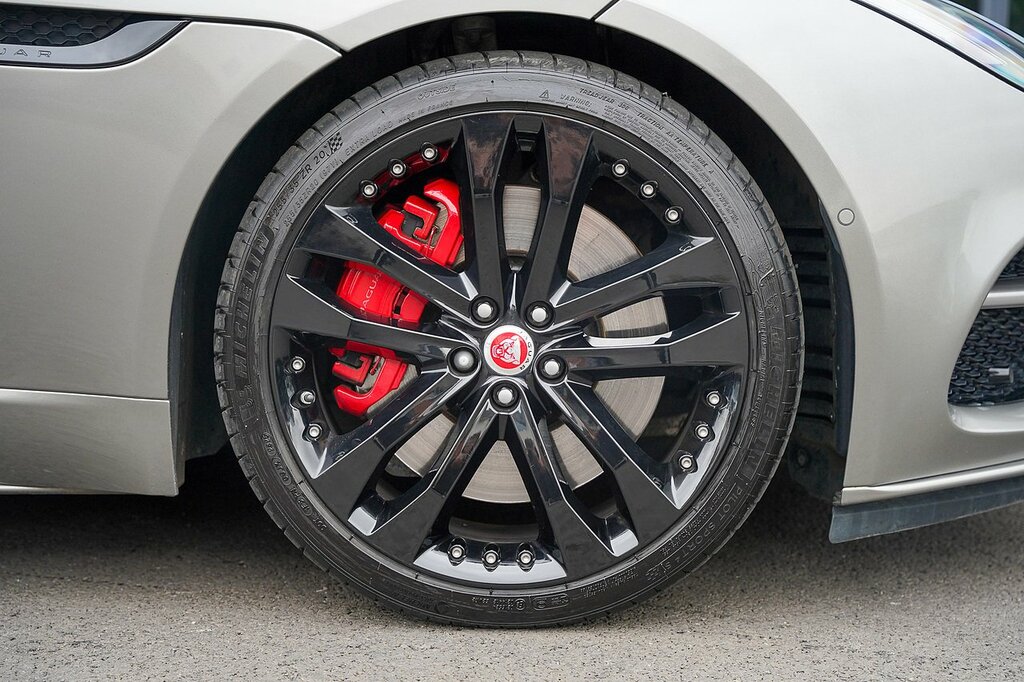 Jaguar F-Type V8 R Silver #5