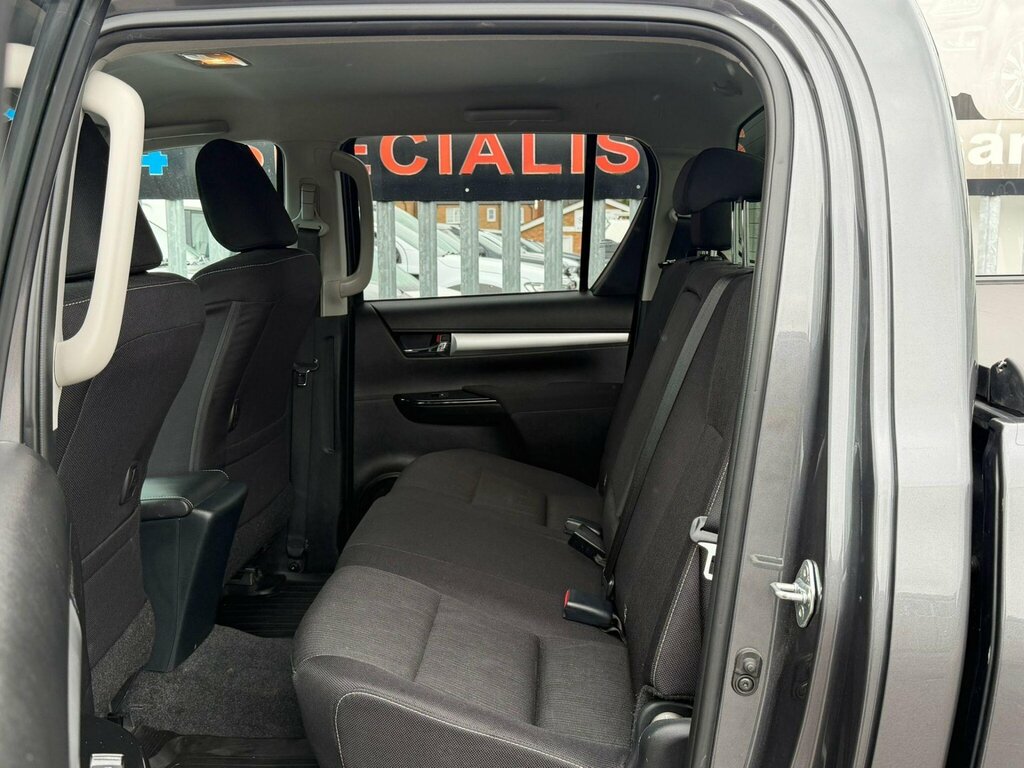 Toyota HILUX 2.8 D-4d Invincible X Double Cab Pickup 4Wd E White #18