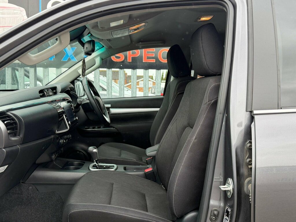 Toyota HILUX 2.8 D-4d Invincible X Double Cab Pickup 4Wd E White #17