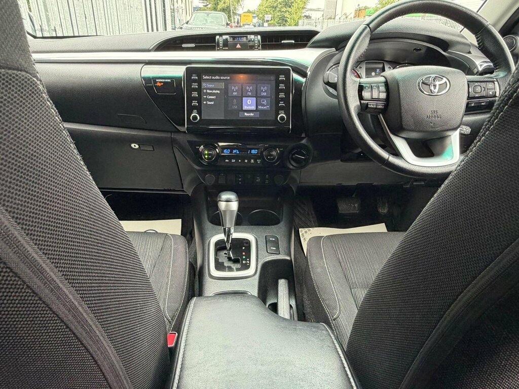 Toyota HILUX 2.8 D-4d Invincible X Double Cab Pickup 4Wd E White #12