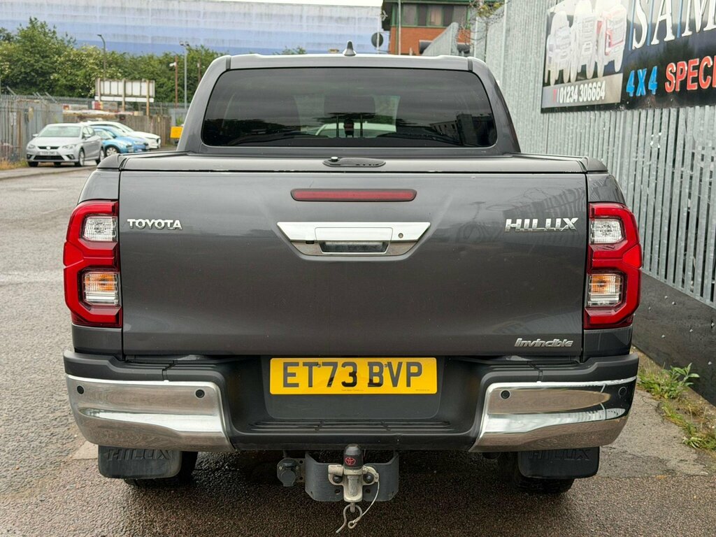 Toyota HILUX 2.8 D-4d Invincible X Double Cab Pickup 4Wd E White #10