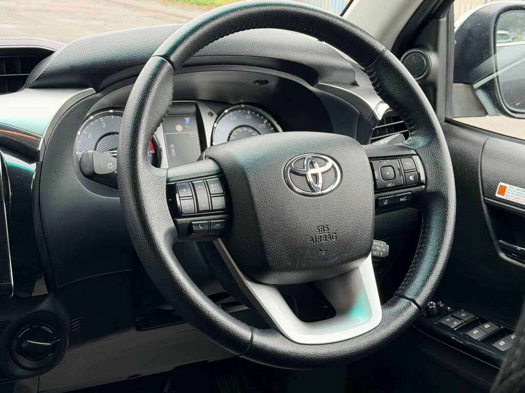 Toyota HILUX 2.8 D-4d Invincible X Double Cab Pickup 4Wd E White #13