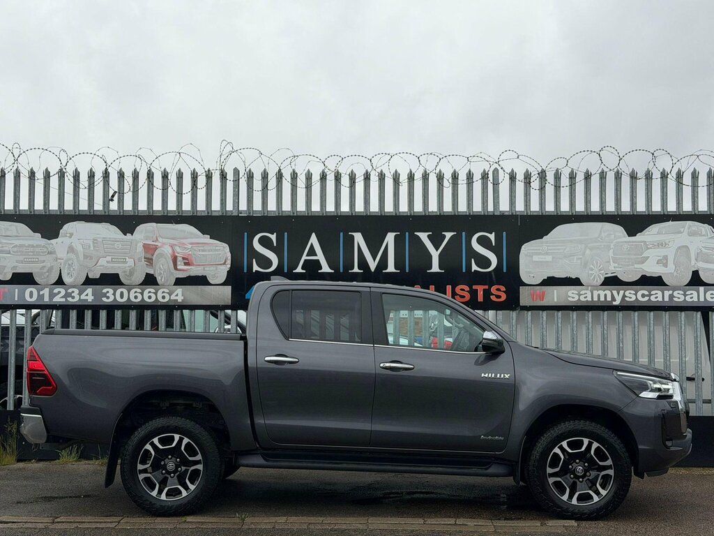 Toyota HILUX 2.8 D-4d Invincible X Double Cab Pickup 4Wd E White #8