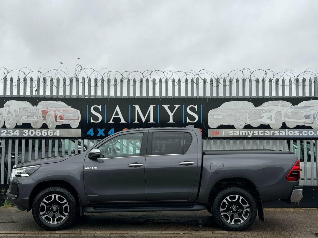 Toyota HILUX 2.8 D-4d Invincible X Double Cab Pickup 4Wd E White #9