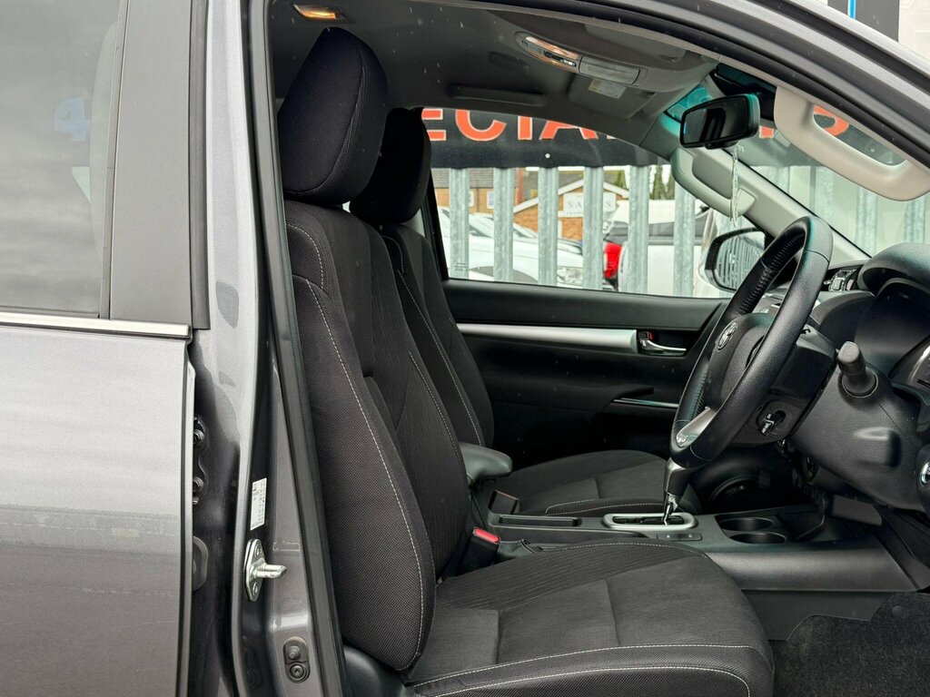 Toyota HILUX 2.8 D-4d Invincible X Double Cab Pickup 4Wd E White #15
