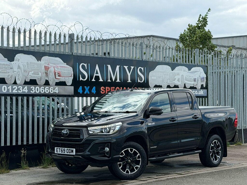 Toyota HILUX 2.4 D-4d Invincible X 4Wd Euro 6 Ss T Black