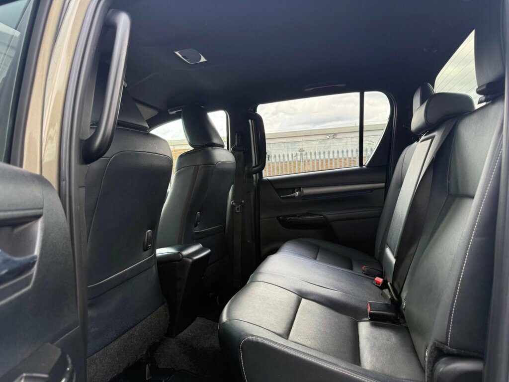 Toyota HILUX Invincible X Dcab Pick Up 2.8 D-4d Black #12