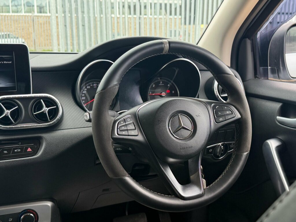 Mercedes-Benz X Class Pickup White #34