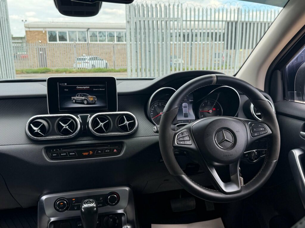 Mercedes-Benz X Class Pickup White #33