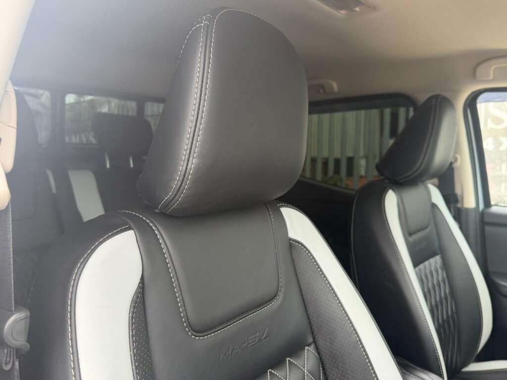 Mercedes-Benz X Class Pickup White #26