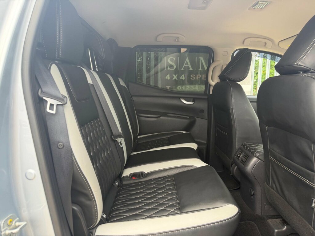 Mercedes-Benz X Class Pickup White #27