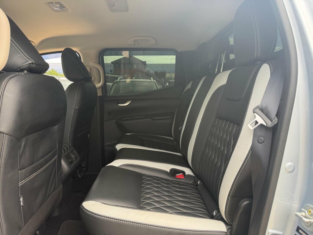 Mercedes-Benz X Class Pickup White #28