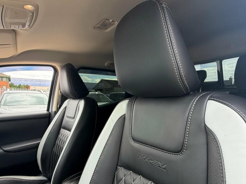 Mercedes-Benz X Class Pickup White #31