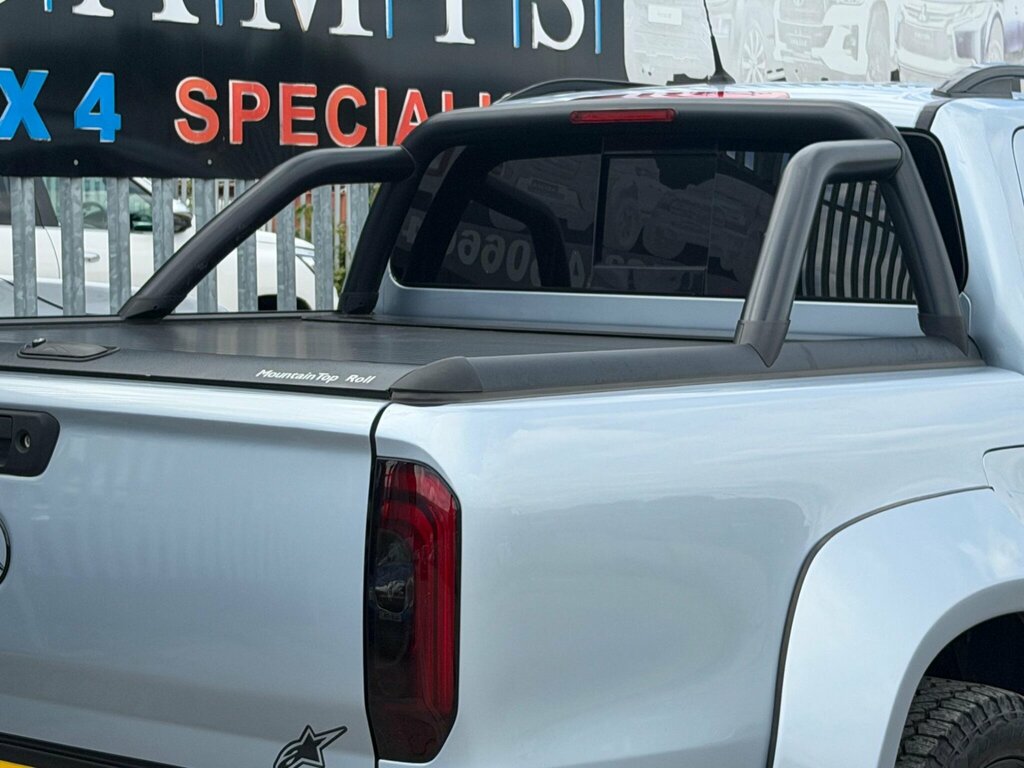 Mercedes-Benz X Class Pickup White #22