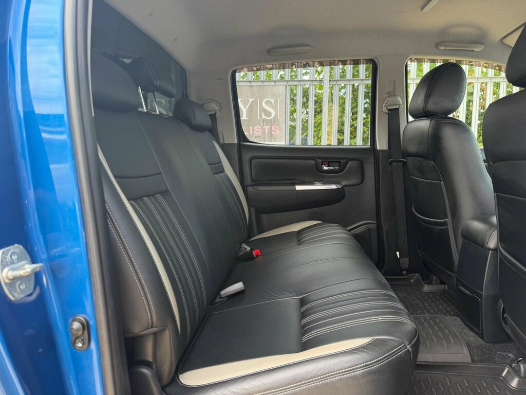 Toyota HILUX D-4d Active Pickup Double White #31