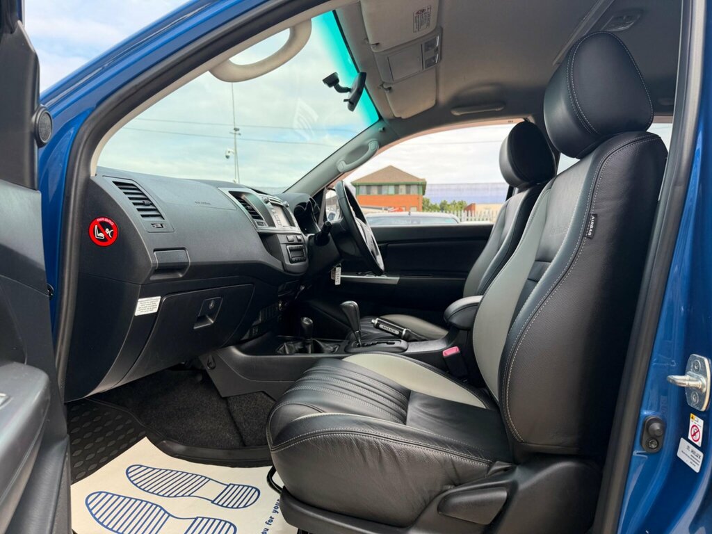 Toyota HILUX D-4d Active Pickup Double White #32