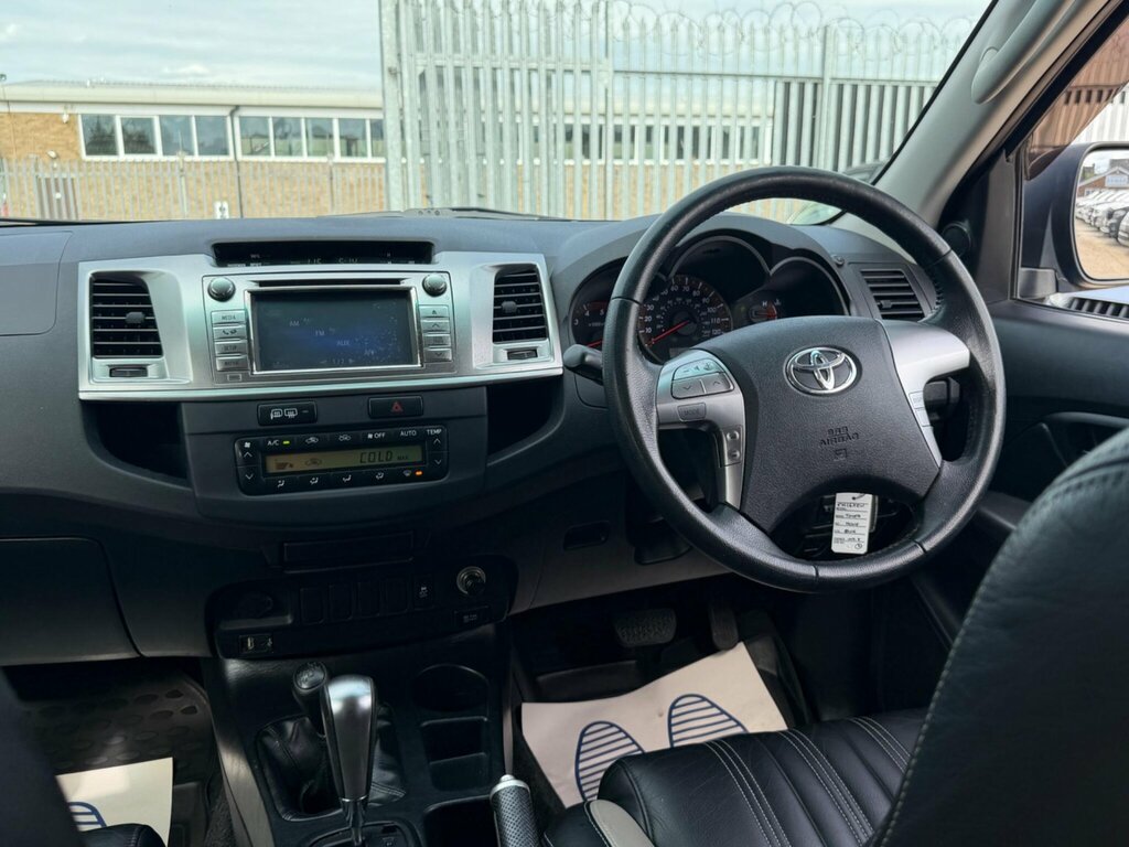 Toyota HILUX D-4d Active Pickup Double White #37
