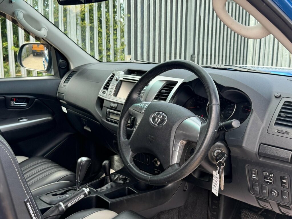 Toyota HILUX D-4d Active Pickup Double White #35