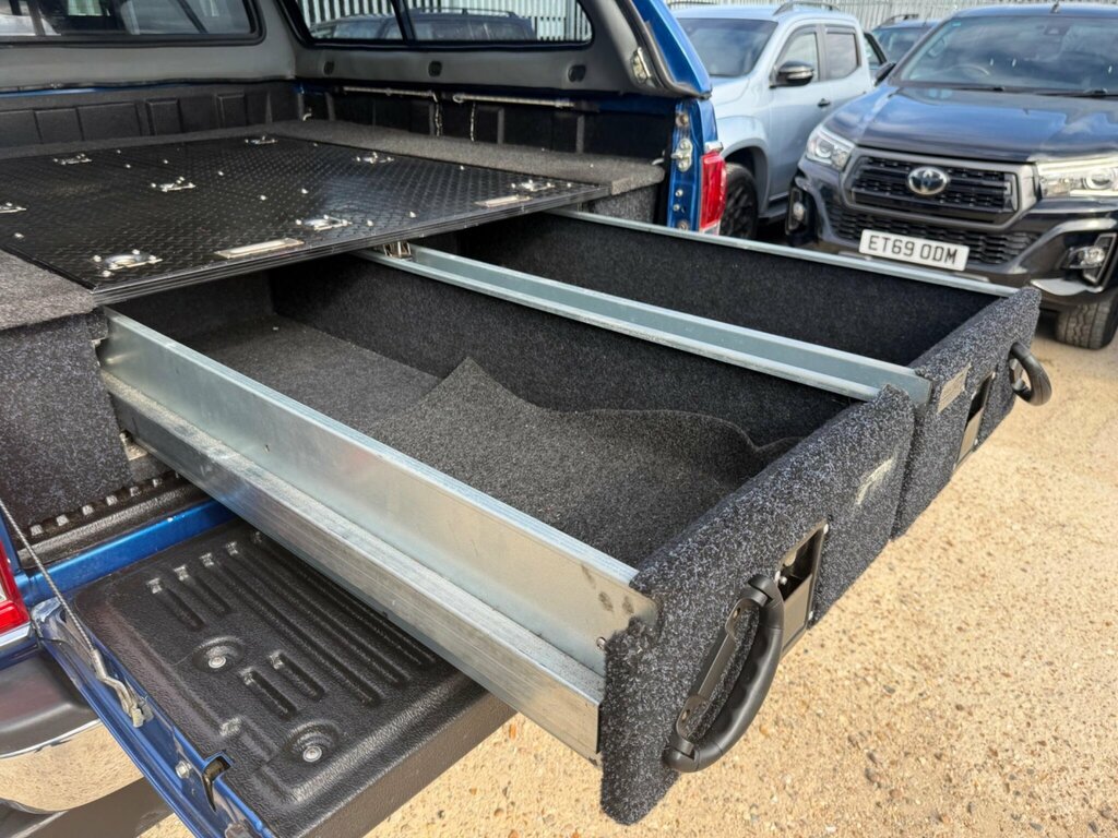 Toyota HILUX D-4d Active Pickup Double White #49