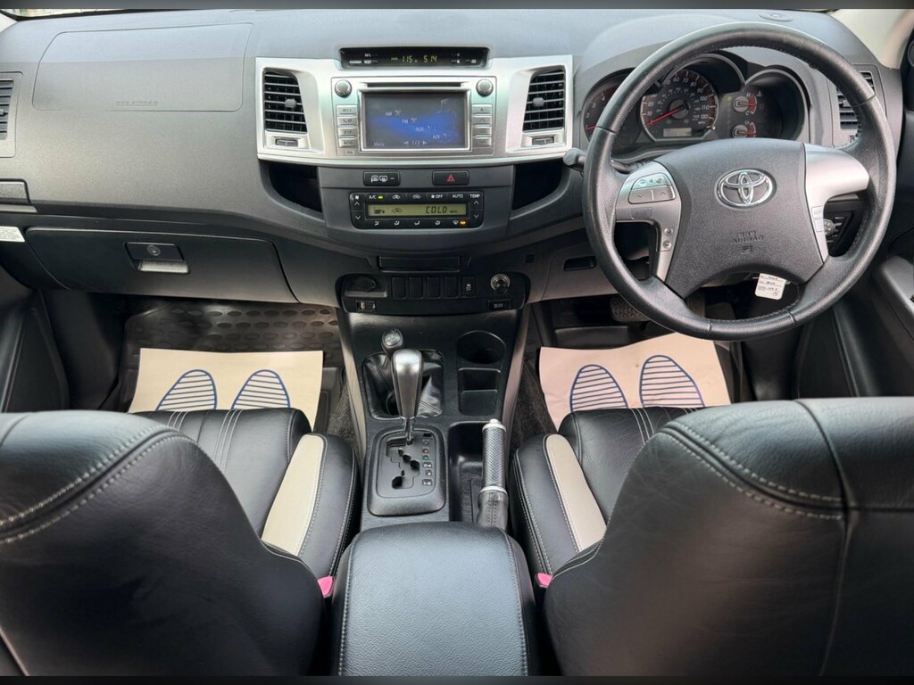 Toyota HILUX D-4d Active Pickup Double White #23