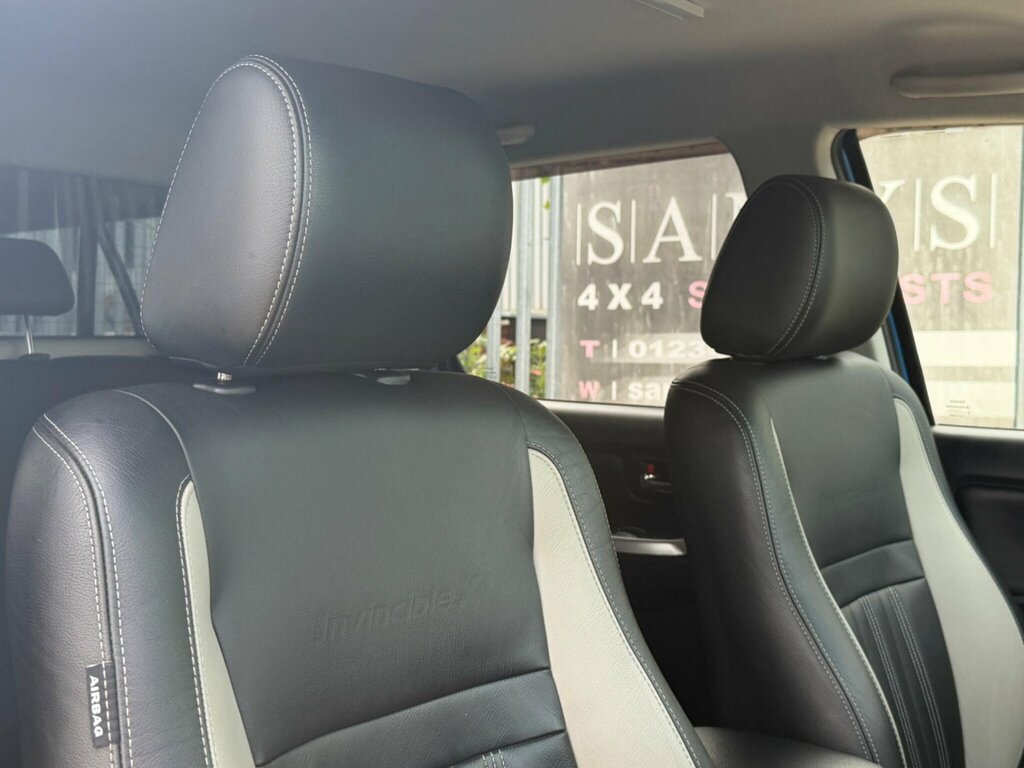 Toyota HILUX D-4d Active Pickup Double White #30