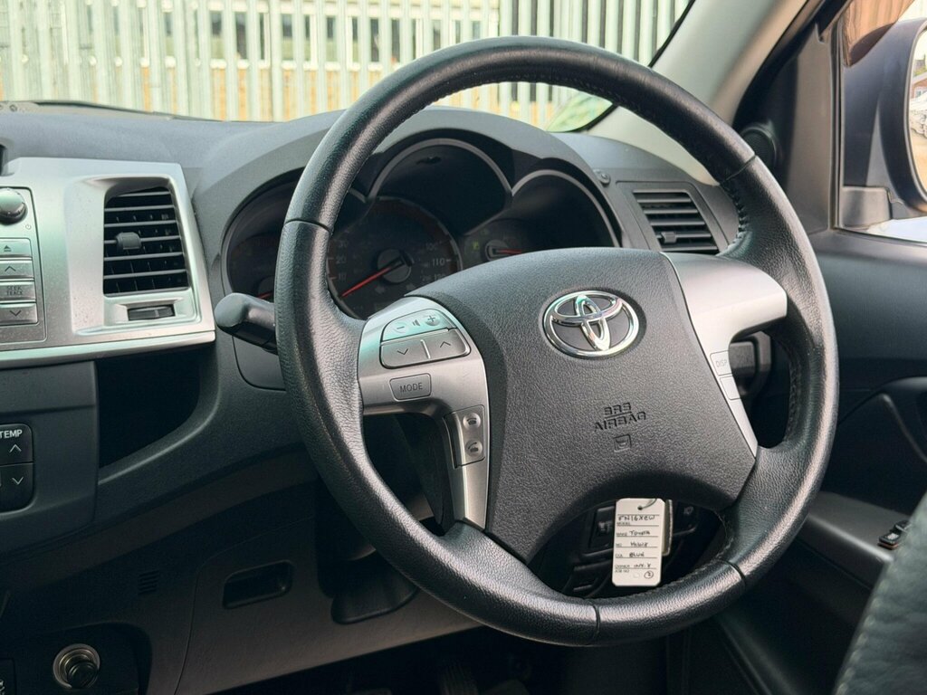 Toyota HILUX D-4d Active Pickup Double White #38