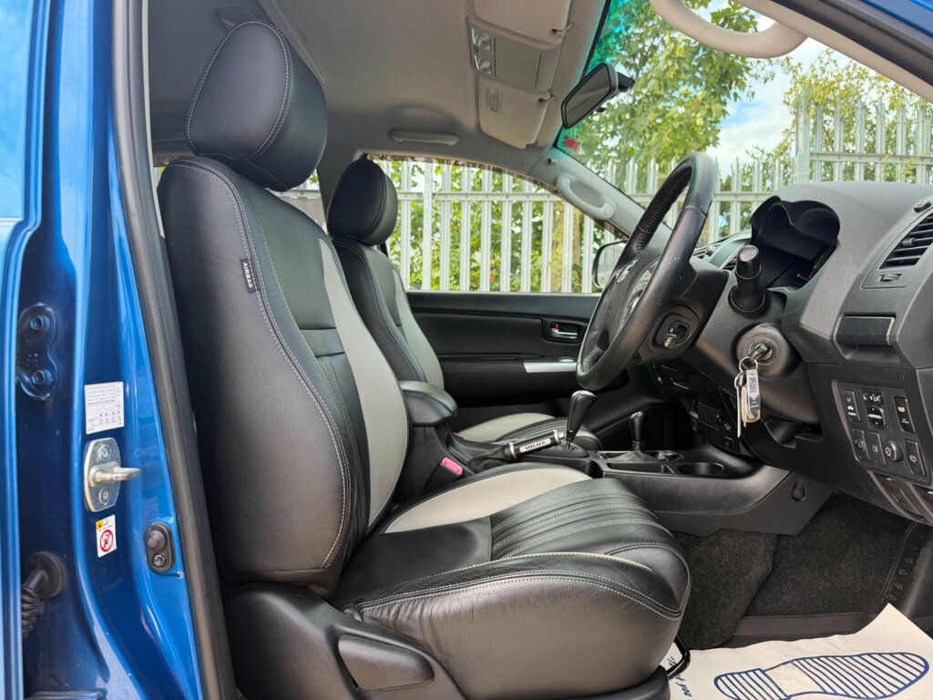 Toyota HILUX D-4d Active Pickup Double White #29