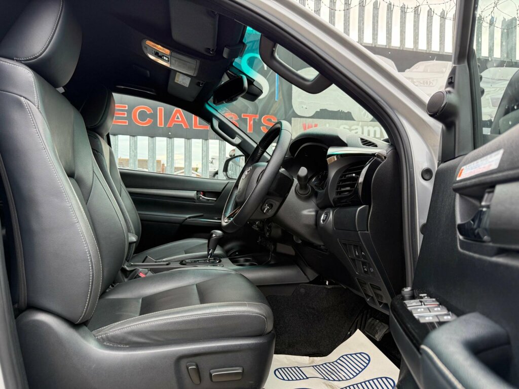 Toyota HILUX Invincible Dcab Pick Up 2.8 D-4d Grey #9