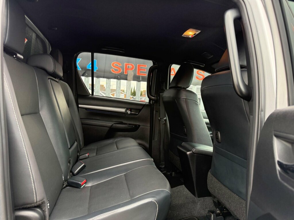 Toyota HILUX Invincible Dcab Pick Up 2.8 D-4d Grey #10