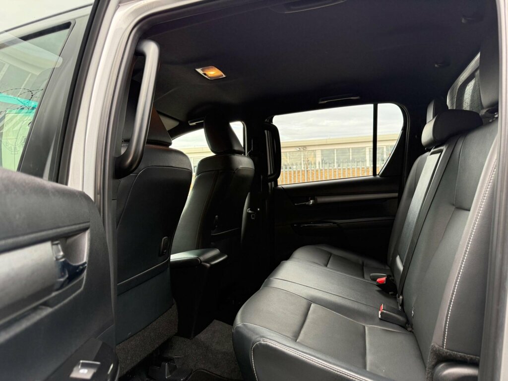 Toyota HILUX Invincible Dcab Pick Up 2.8 D-4d Grey #12