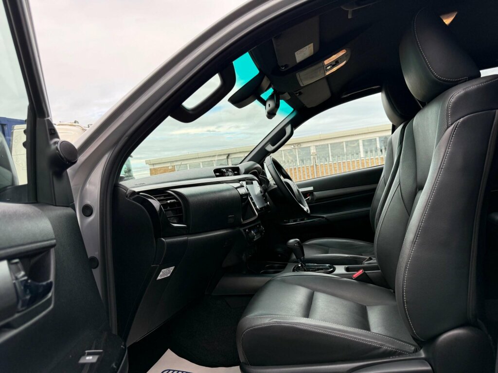 Toyota HILUX Invincible Dcab Pick Up 2.8 D-4d Grey #11