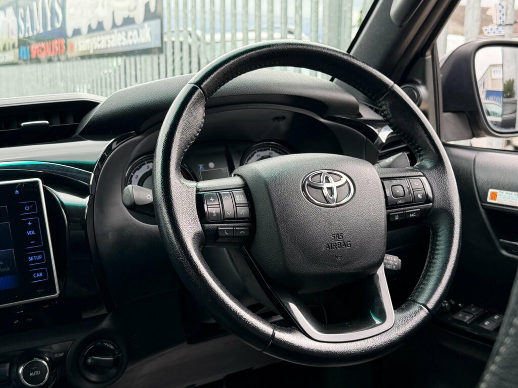 Toyota HILUX 2.4 D-4d Active White #23
