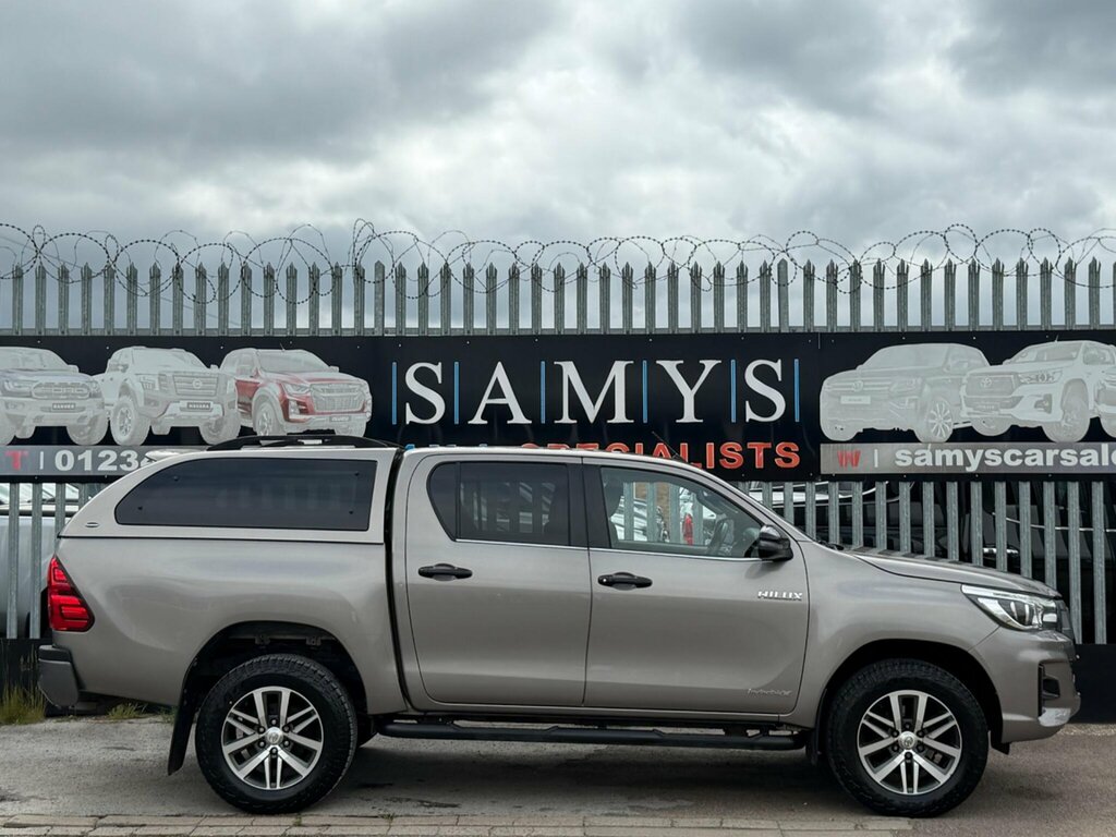 Toyota HILUX 2.4 D-4d Active White #9