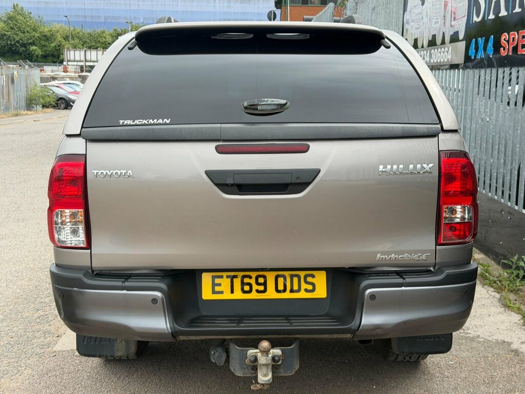 Toyota HILUX 2.4 D-4d Active White #11