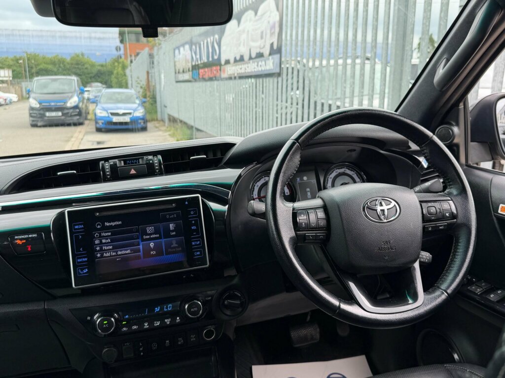 Toyota HILUX 2.4 D-4d Active White #22