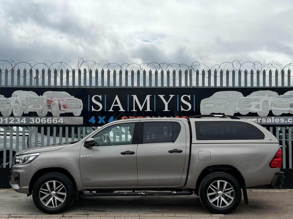 Toyota HILUX 2.4 D-4d Active White #10