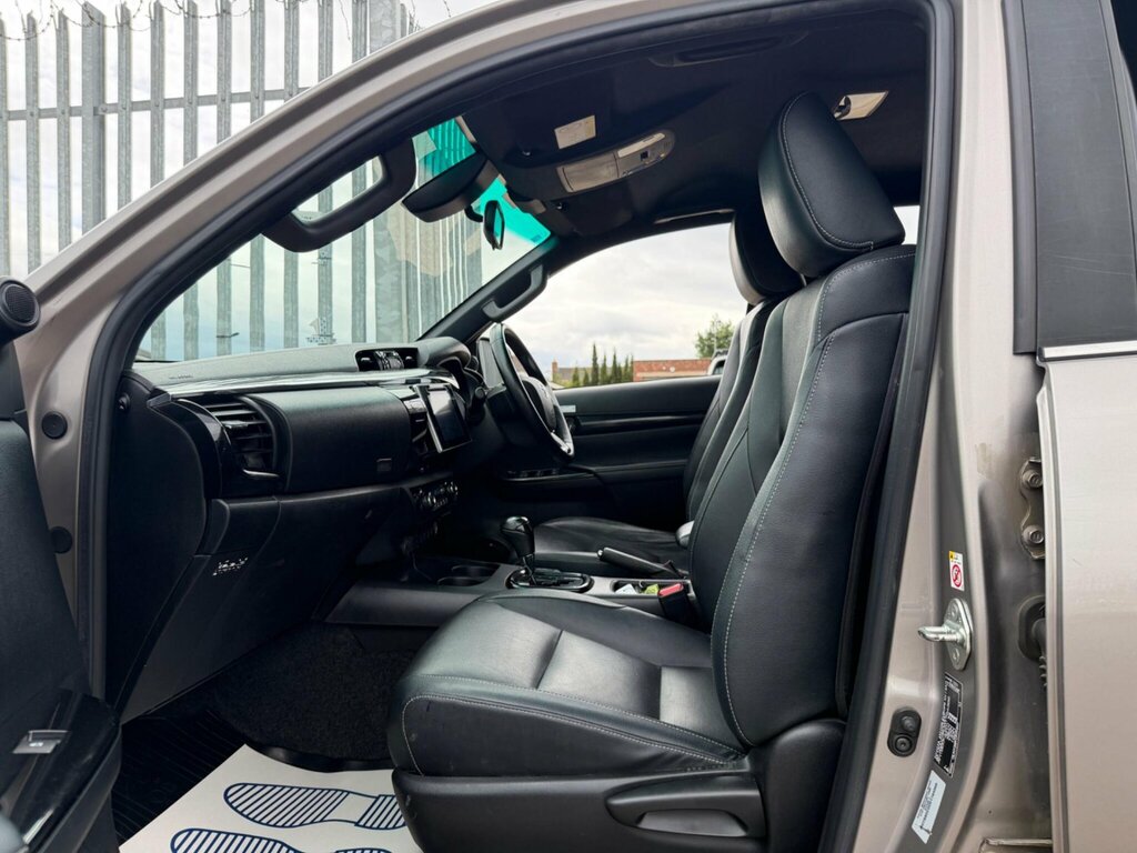 Toyota HILUX 2.4 D-4d Active White #20