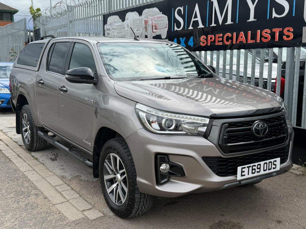Toyota HILUX 2.4 D-4d Active White #31
