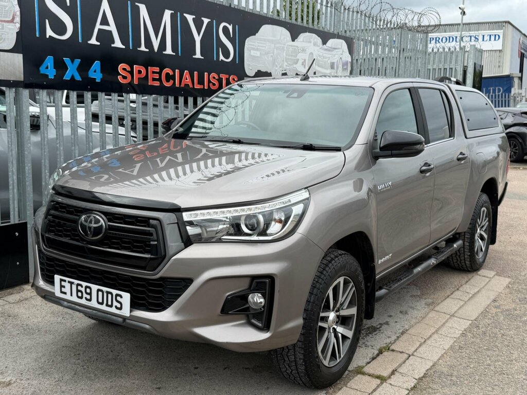 Toyota HILUX 2.4 D-4d Active White #32