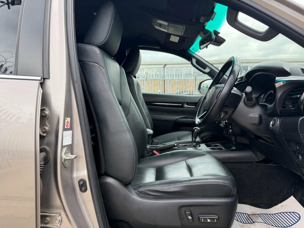Toyota HILUX 2.4 D-4d Active White #16